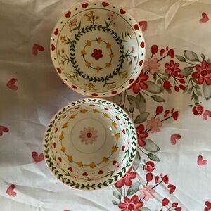 Floral Patterned Bowls from Potter’s Studio, never used. Potter’s Studio Heart V